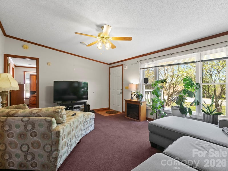 60 Dix Creek Chapel Rd, Asheville, NC 28806