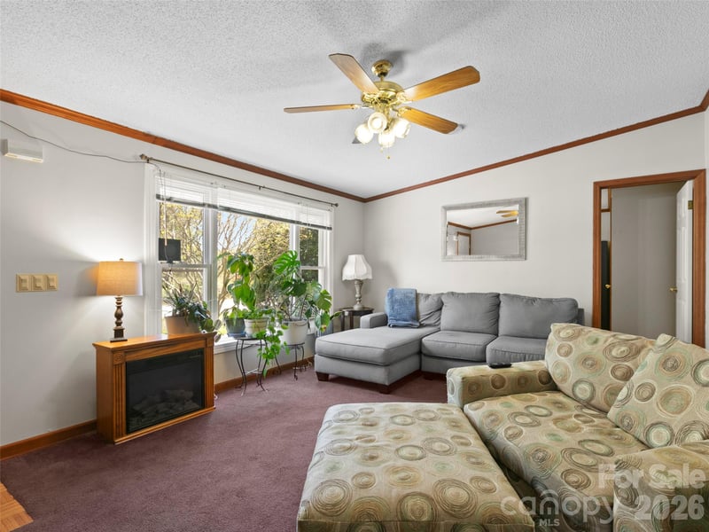 60 Dix Creek Chapel Rd, Asheville, NC 28806