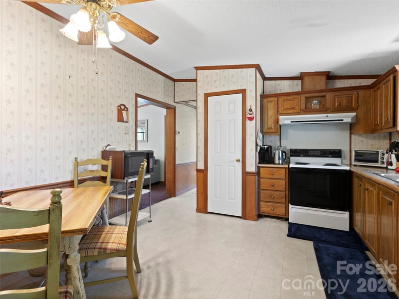 60 Dix Creek Chapel Rd, Asheville, NC 28806