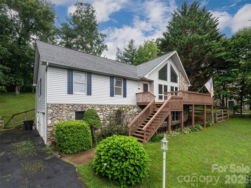 15 Tiffany Ln, Asheville, NC 28804