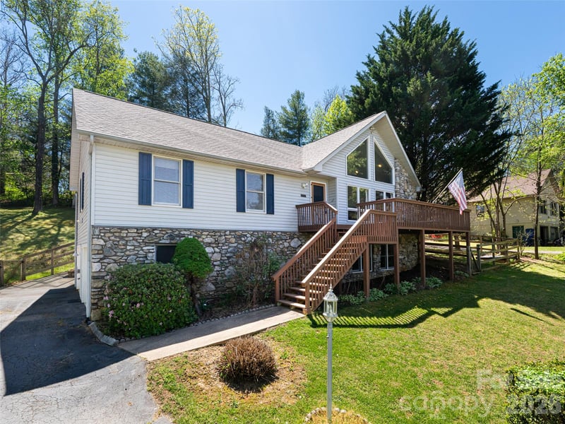 15 Tiffany Ln, Asheville, NC 28804