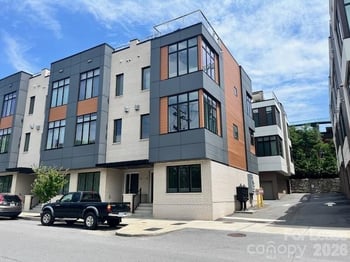 2 Bauhaus Ct, Asheville, NC 28801