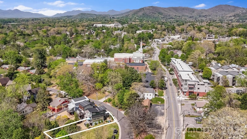 14 Sulphur Springs Rd, Asheville, NC 28806