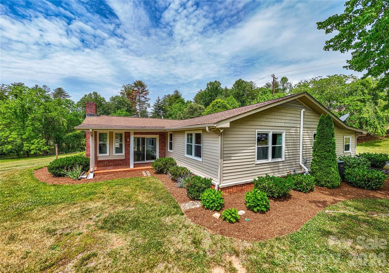 15 Bowman Ridge Rd #1, Hendersonville, NC 28739