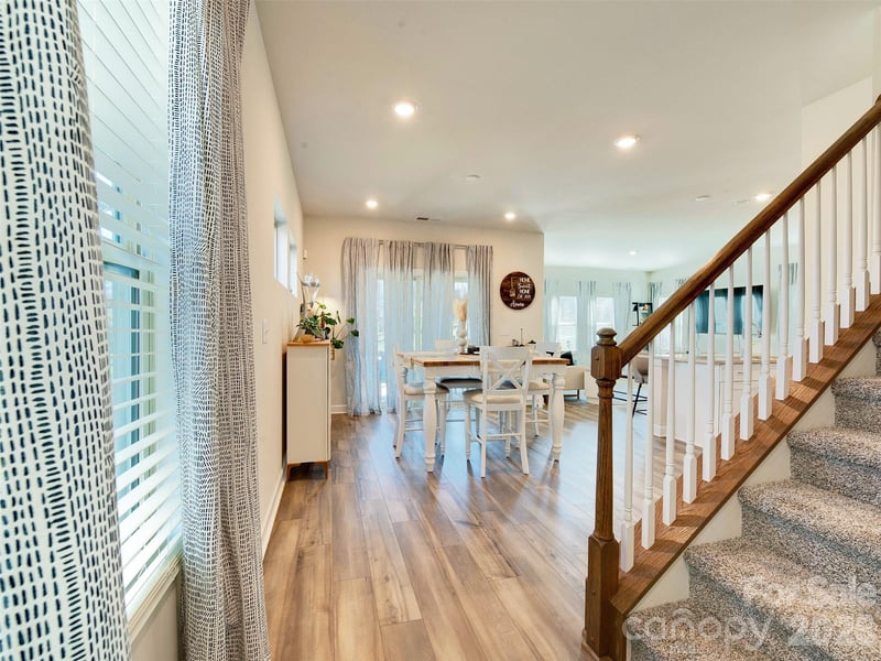 4009 Woodland View Dr, Charlotte, NC 28215
