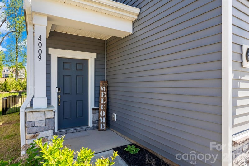 4009 Woodland View Dr, Charlotte, NC 28215