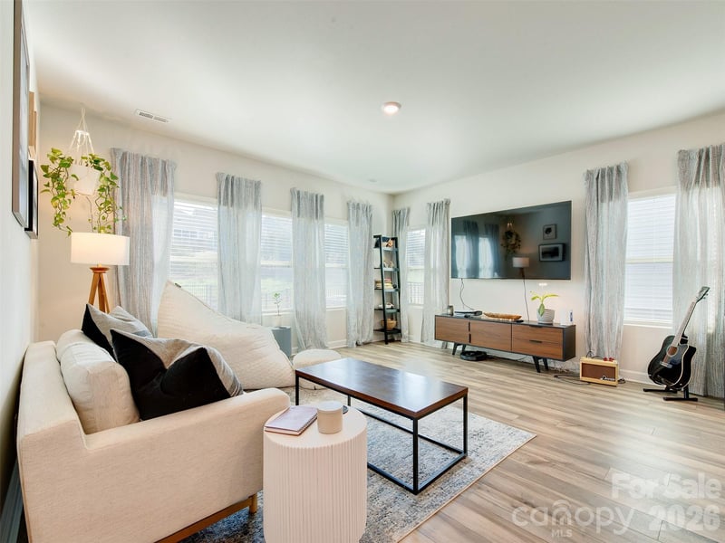 4009 Woodland View Dr, Charlotte, NC 28215