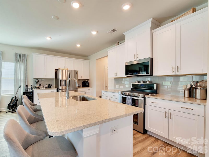 4009 Woodland View Dr, Charlotte, NC 28215