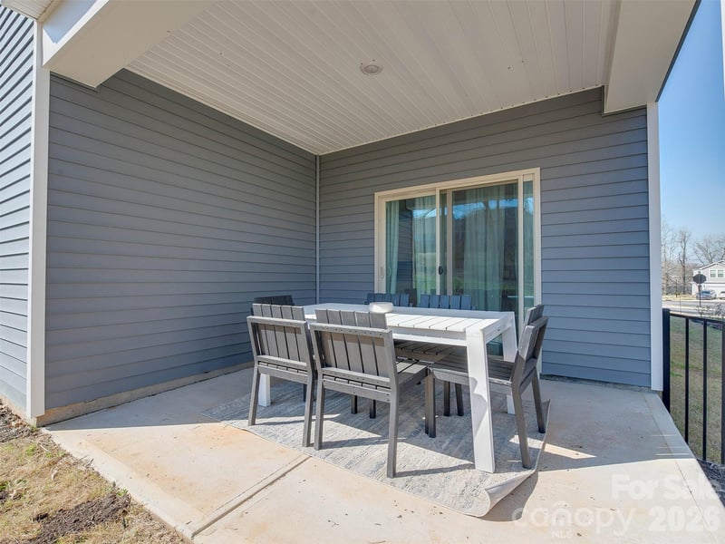 4009 Woodland View Dr, Charlotte, NC 28215