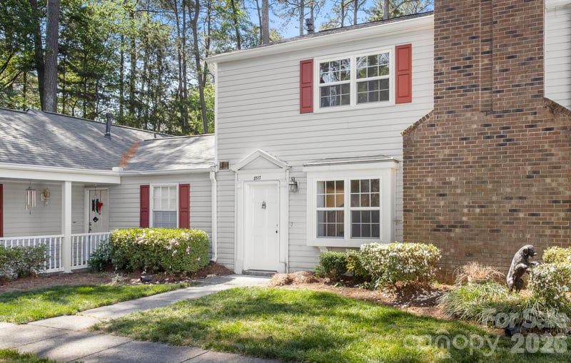 8517 Castle Pine Ct, Charlotte, NC 28226