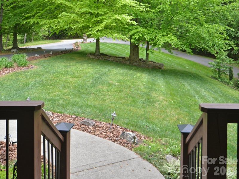 95 Creeks Edge Dr, Hendersonville, NC 28739