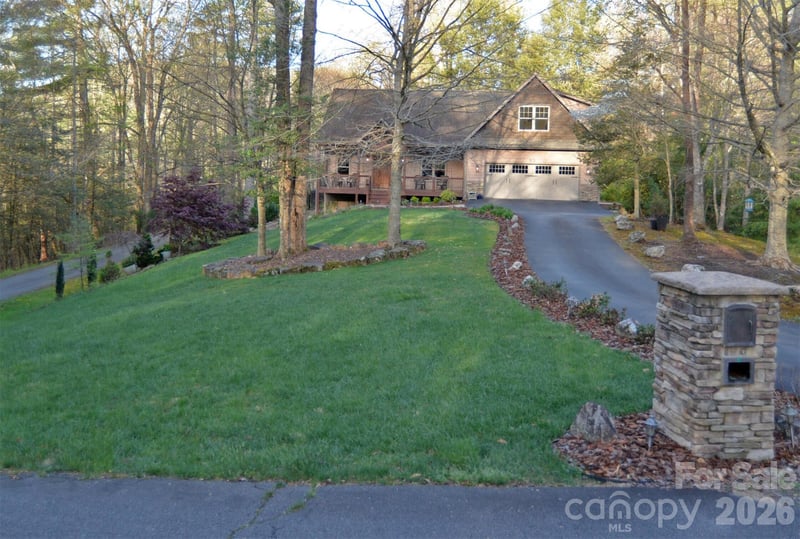 95 Creeks Edge Dr, Hendersonville, NC 28739
