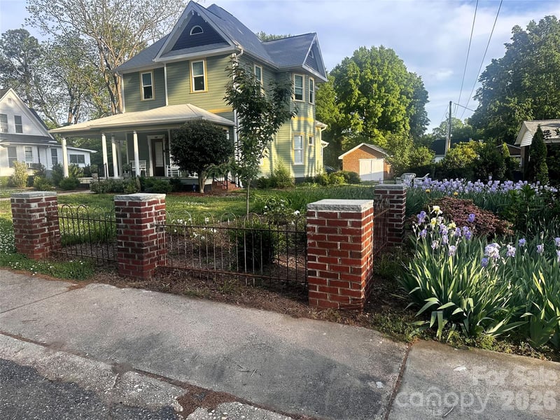 207 Academy St, Cherryville, NC 28021