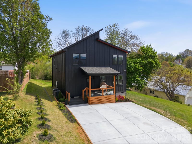 30 First St, Canton, NC 28716