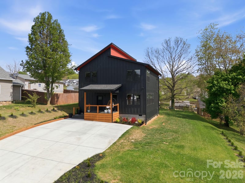 30 First St, Canton, NC 28716