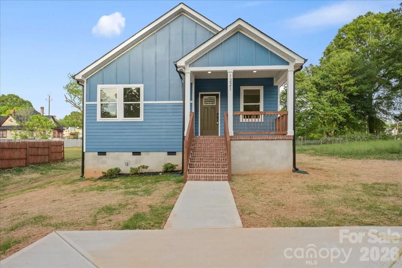 1221 7th St, Statesville, NC 28677