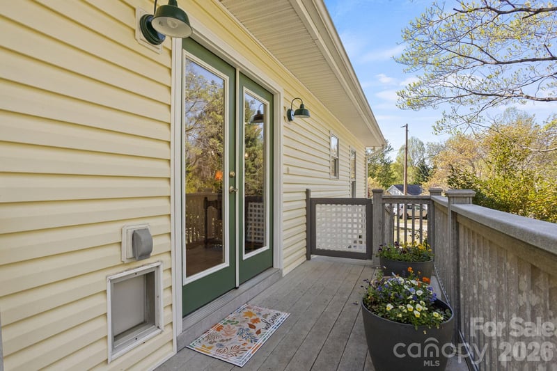 367 Crescent St, Saluda, NC 28773