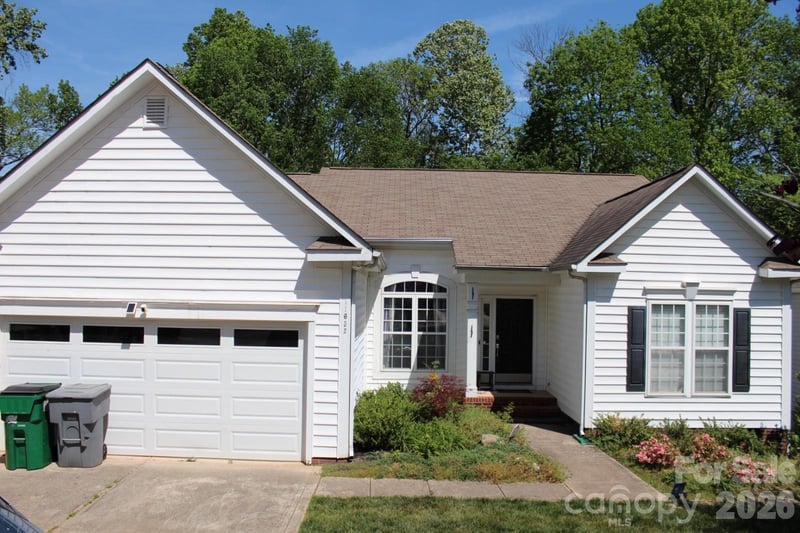 11632 Long Forest Dr, Charlotte, NC 28269