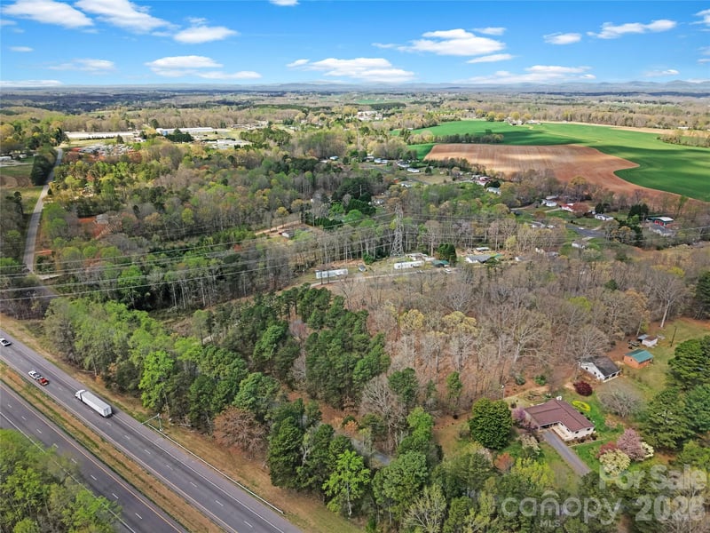 Larue Cir, Statesville, NC 28625