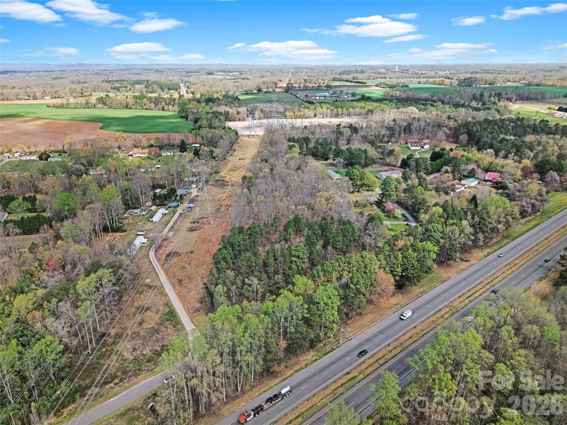 Larue Cir, Statesville, NC 28625