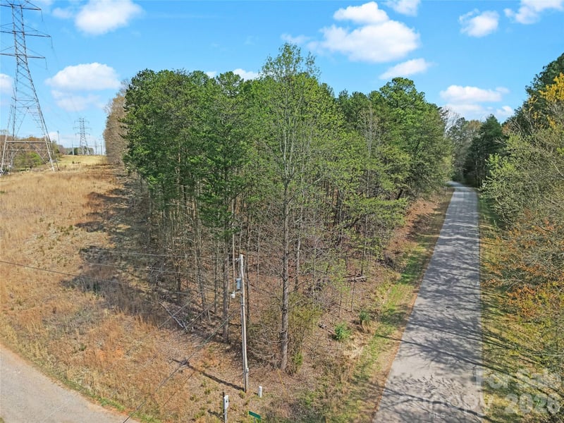 Larue Cir, Statesville, NC 28625