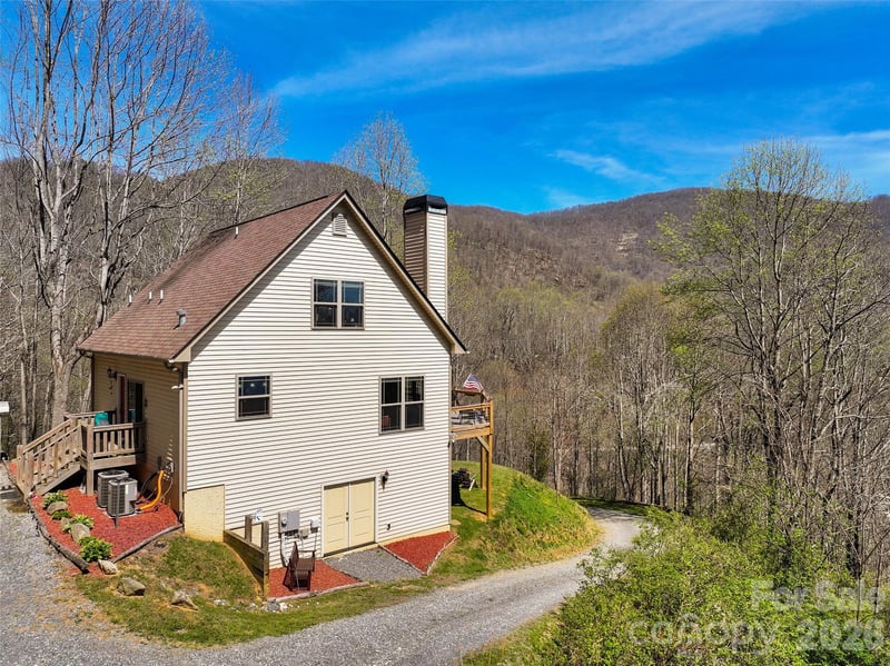 4823 Max Patch Rd, Clyde, NC 28721