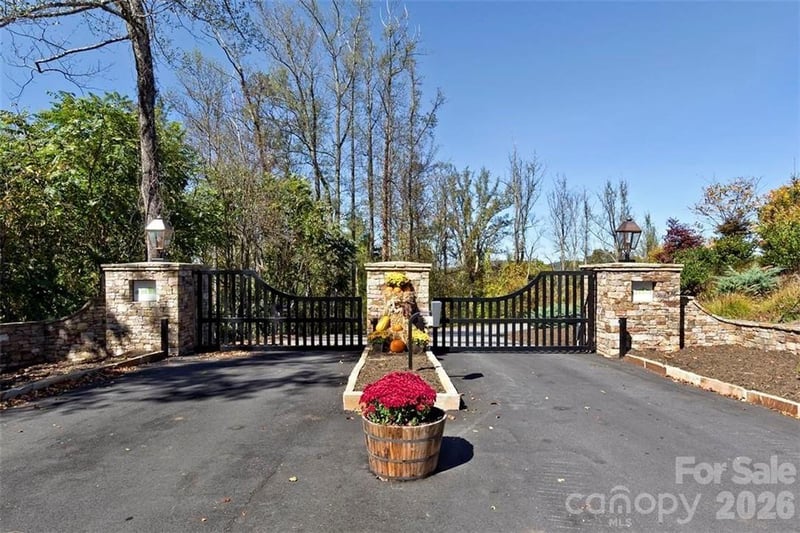 11 Franklin Trace Dr #15, Asheville, NC 28804