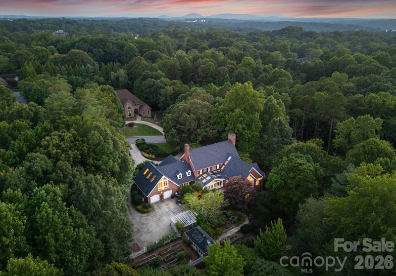 240 21st Avenue Dr, Hickory, NC 28601