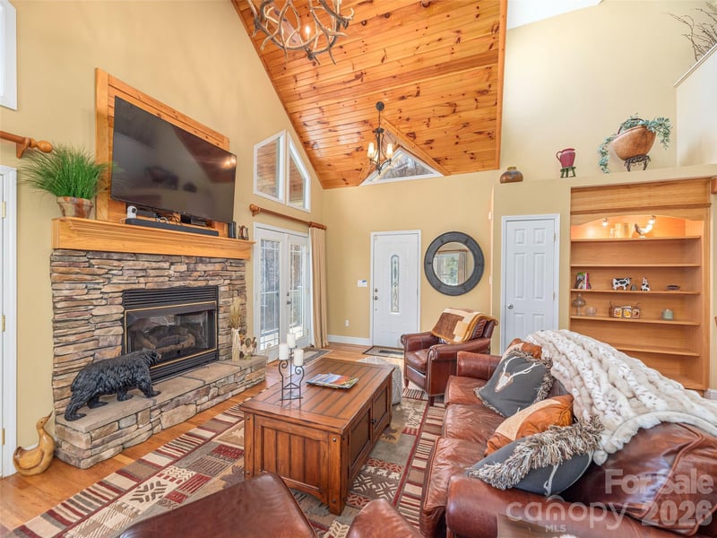 90 Lionheart Ln, Maggie Valley, NC 28751