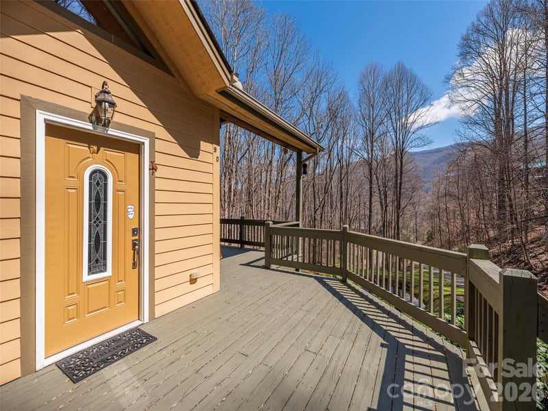 90 Lionheart Ln, Maggie Valley, NC 28751