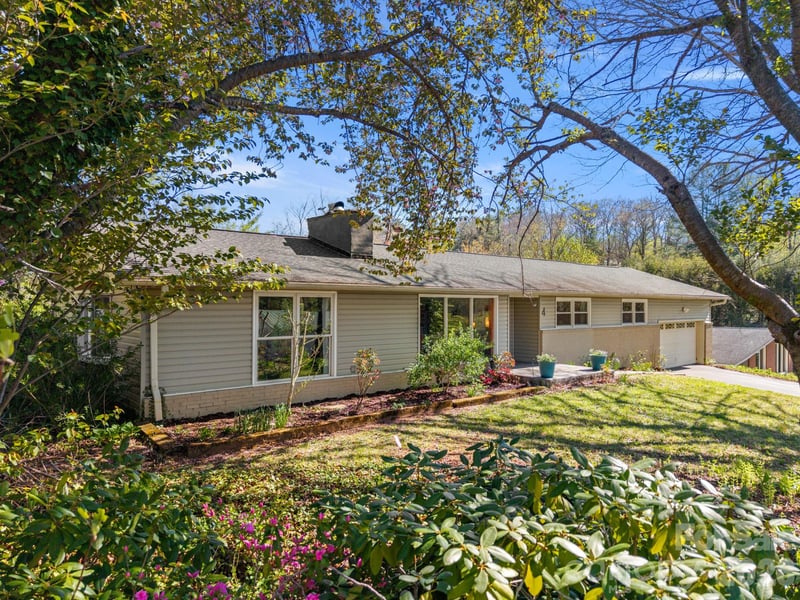 4 Austin Dr, Asheville, NC 28805