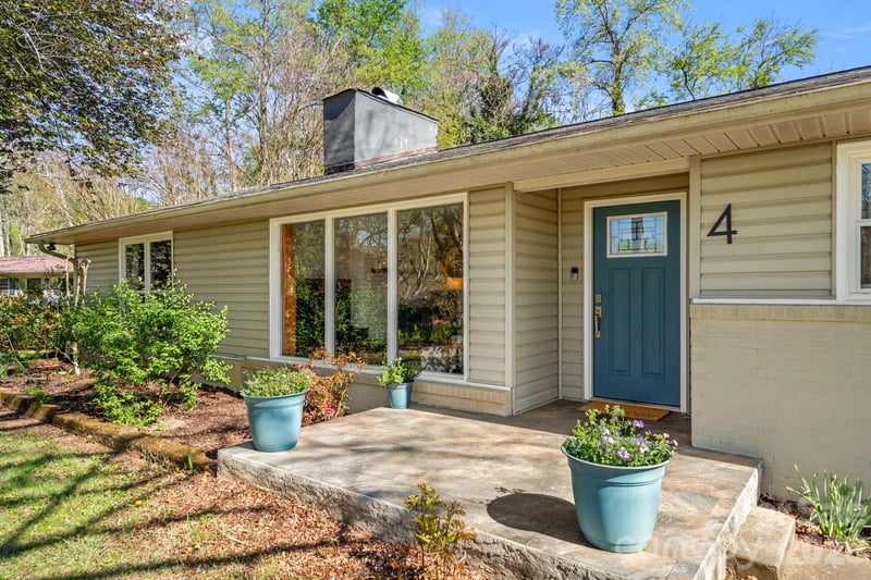 4 Austin Dr, Asheville, NC 28805