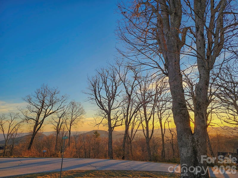 214 Summerset Dr, Hendersonville, NC 28792