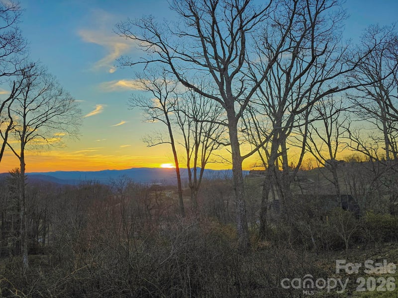 214 Summerset Dr, Hendersonville, NC 28792