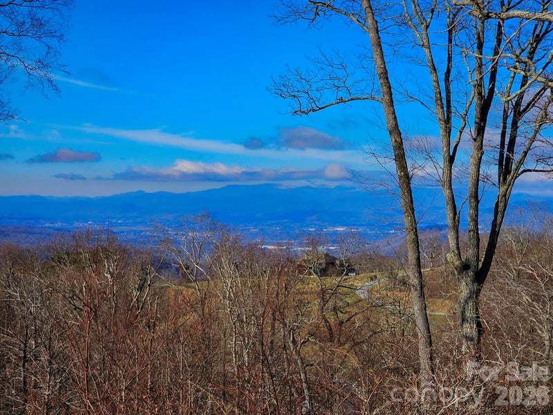 214 Summerset Dr, Hendersonville, NC 28792