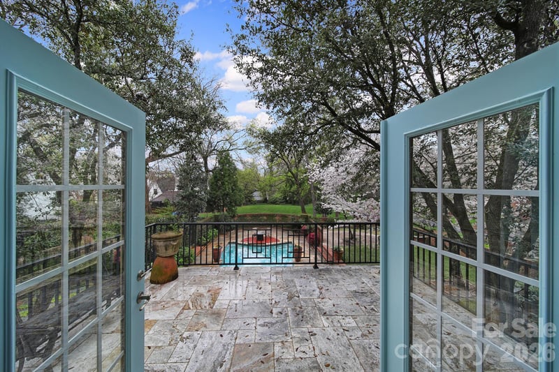 2132 Rolston Dr, Charlotte, NC 28207