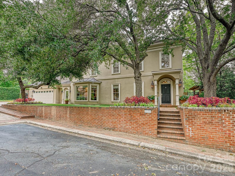2132 Rolston Dr, Charlotte, NC 28207