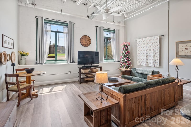108 Jefferson Station Pl, West Jefferson, NC 28694