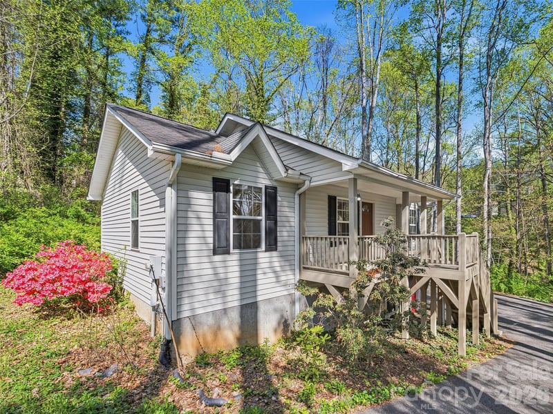 10 Lakewood Dr, Asheville, NC 28803