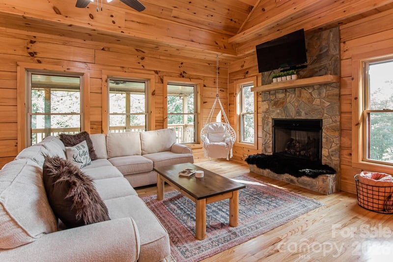 11 Sugar Maple Dr, Black Mountain, NC 28711