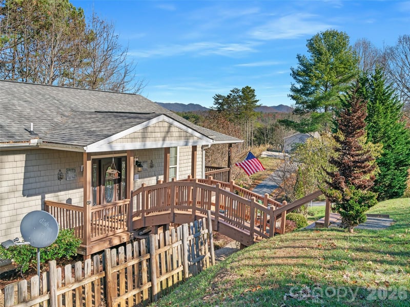 16 Sunny Ln, Mars Hill, NC 28754