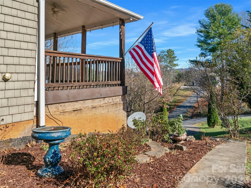 16 Sunny Ln, Mars Hill, NC 28754