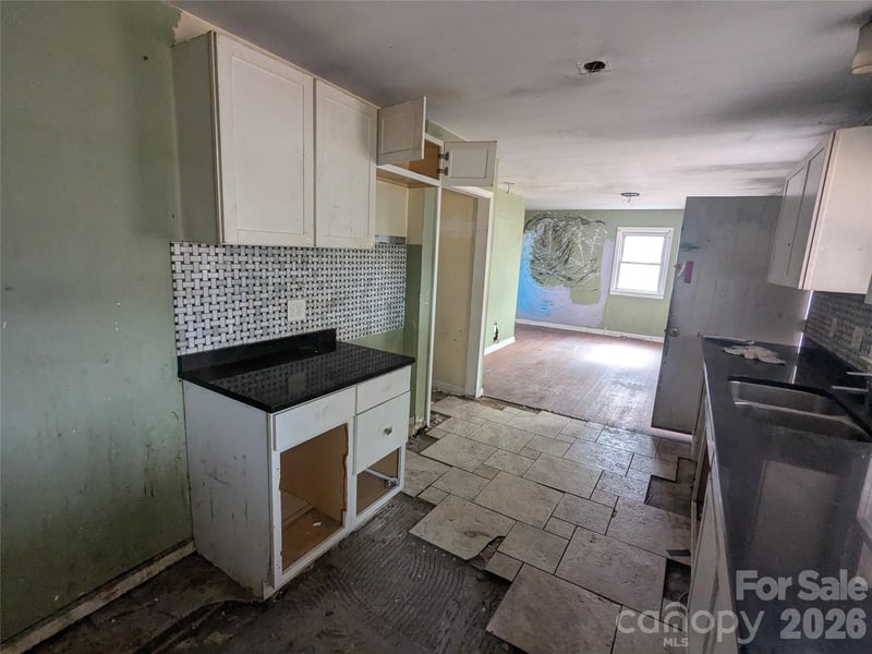 379 Oakview Park Rd, Asheville, NC 28803