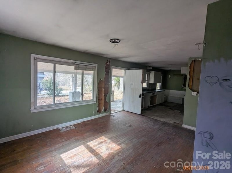 379 Oakview Park Rd, Asheville, NC 28803