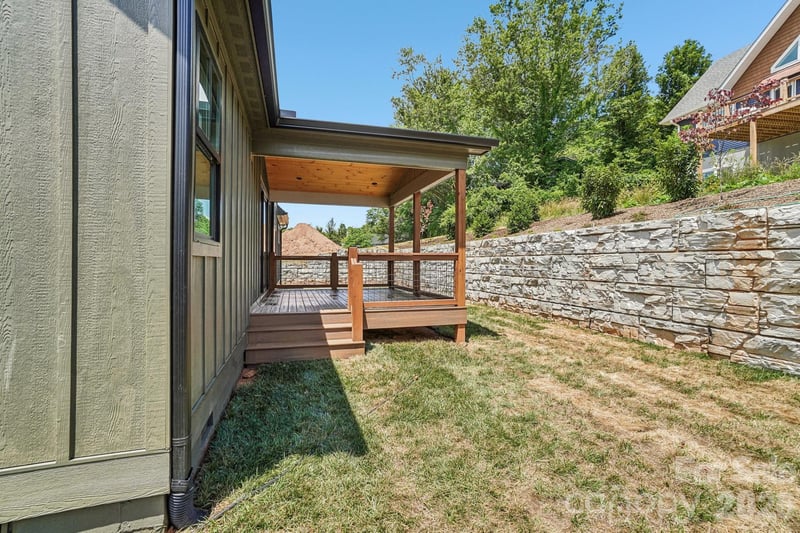 32 South View Dr, Burnsville, NC 28714