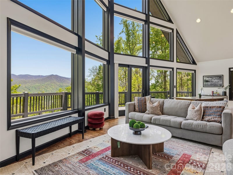 110 North Knob Ln, Weaverville, NC 28787