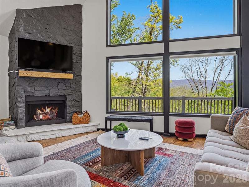 110 North Knob Ln, Weaverville, NC 28787