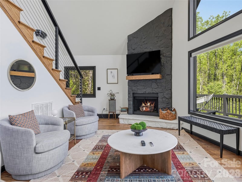 110 North Knob Ln, Weaverville, NC 28787