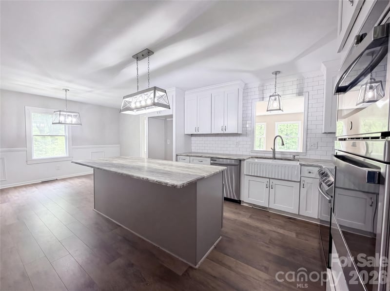 706 Crescent Dr, Cherryville, NC 28021
