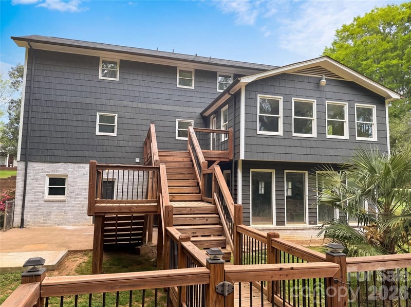 706 Crescent Dr, Cherryville, NC 28021